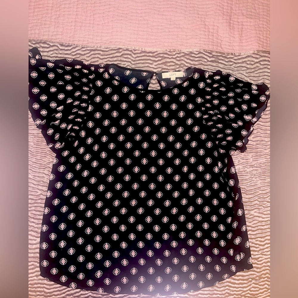 LOFT EUC Flutter Sleeve Blouse
